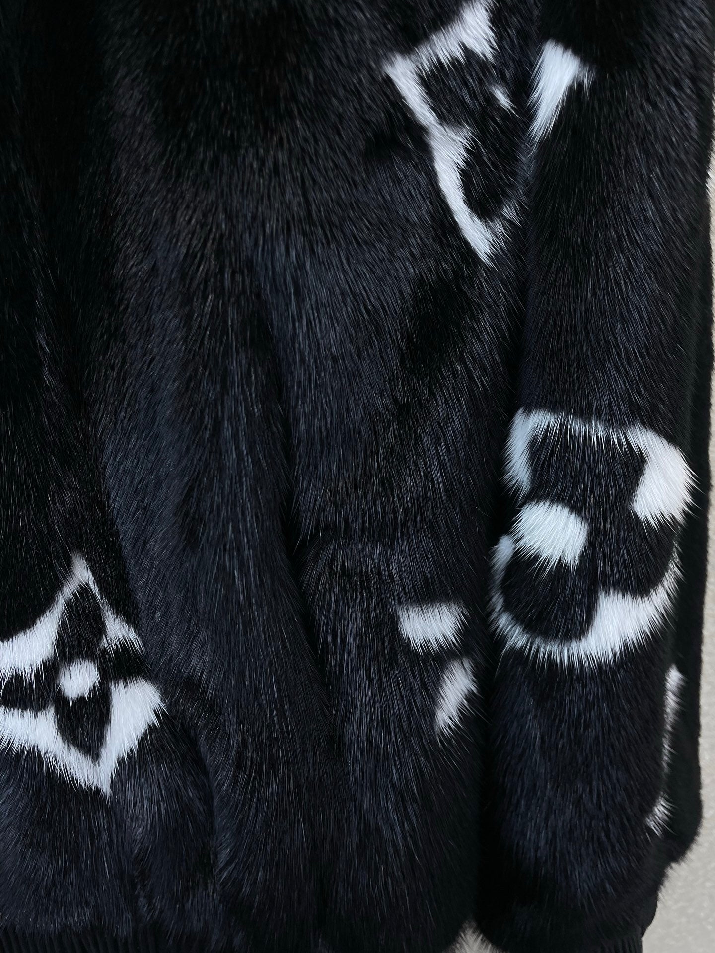 BLACK FAUX FUR HOODED JACKET WITH CONTRAST PATTERN