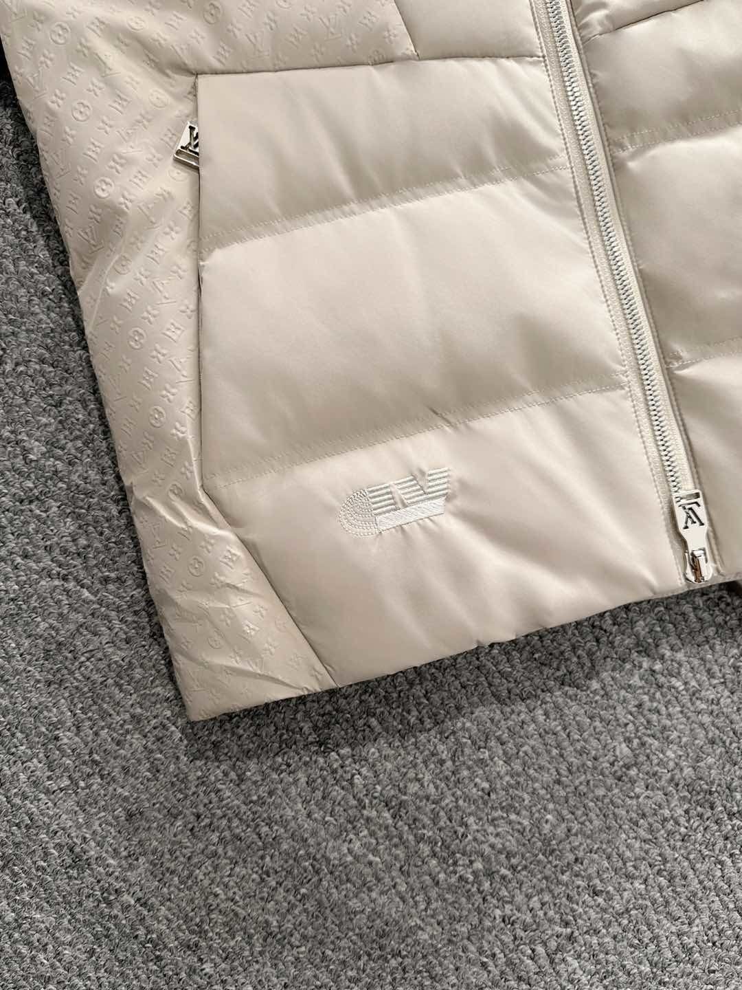 CREAM PADDED PUFFER JACKET WITH HOOD