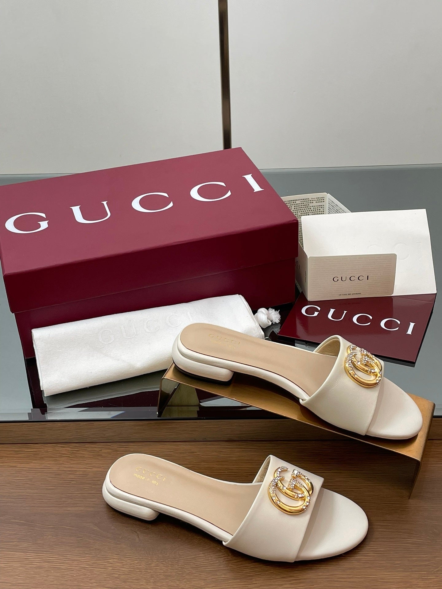 BEIGE METALLIC LOGO FLAT SLIDES