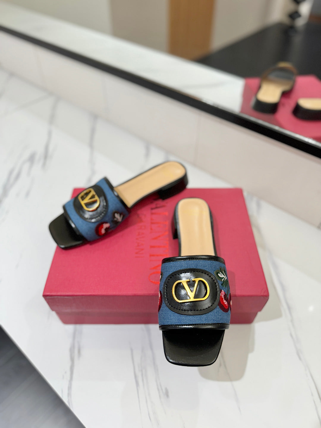 EMBROIDERED DENIM SLIDE SANDALS WITH CHERRY DETAIL – BLUE & BLACK