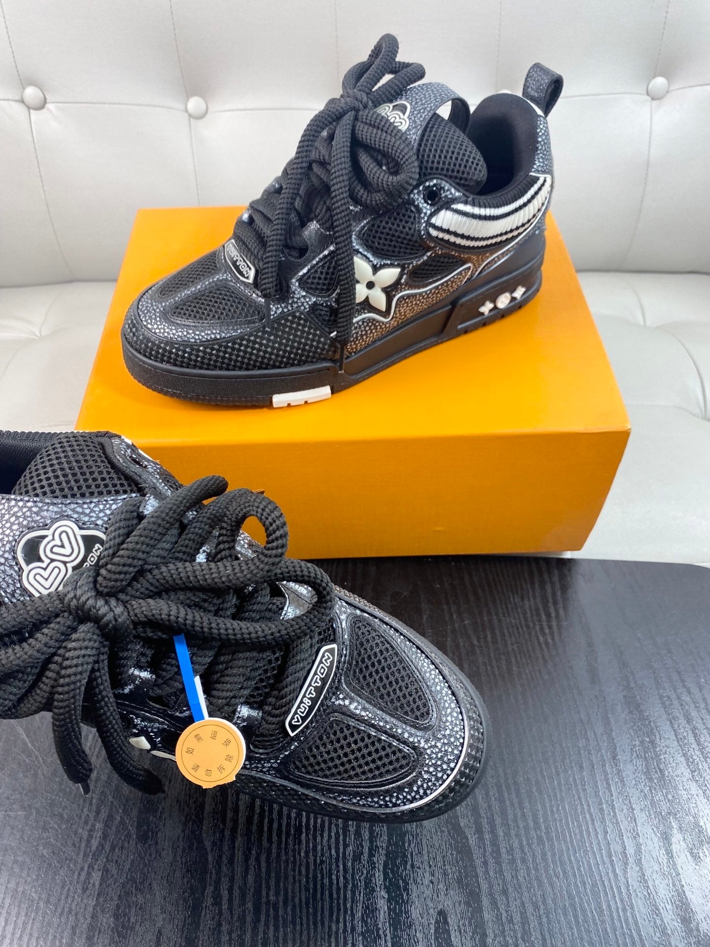 BLACK CHUNKY SNEAKERS