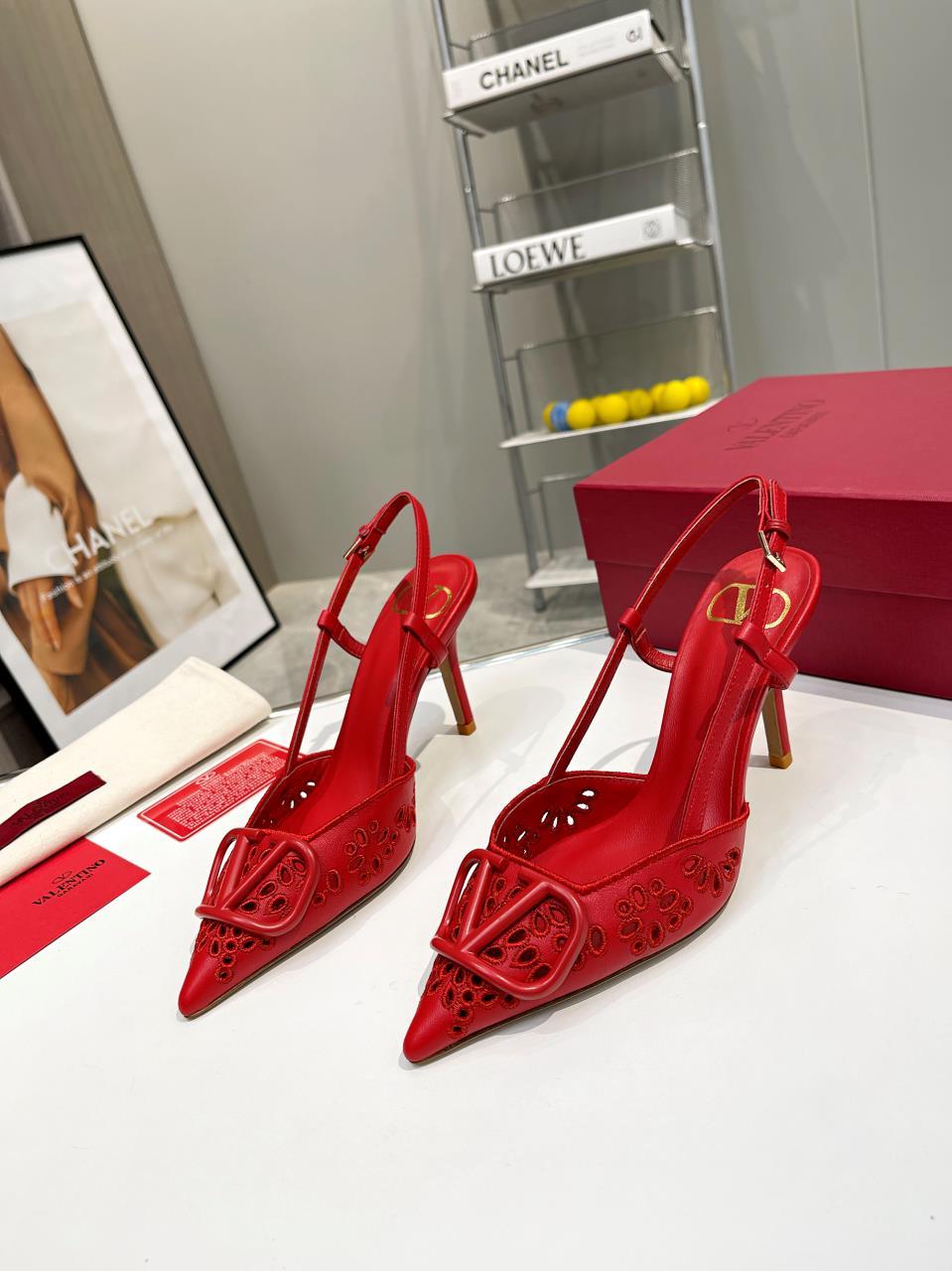 POINTED TOE SLINGBACK HEELS – RED CUTOUT DETAIL WITH STATEMENT BUCKLE
