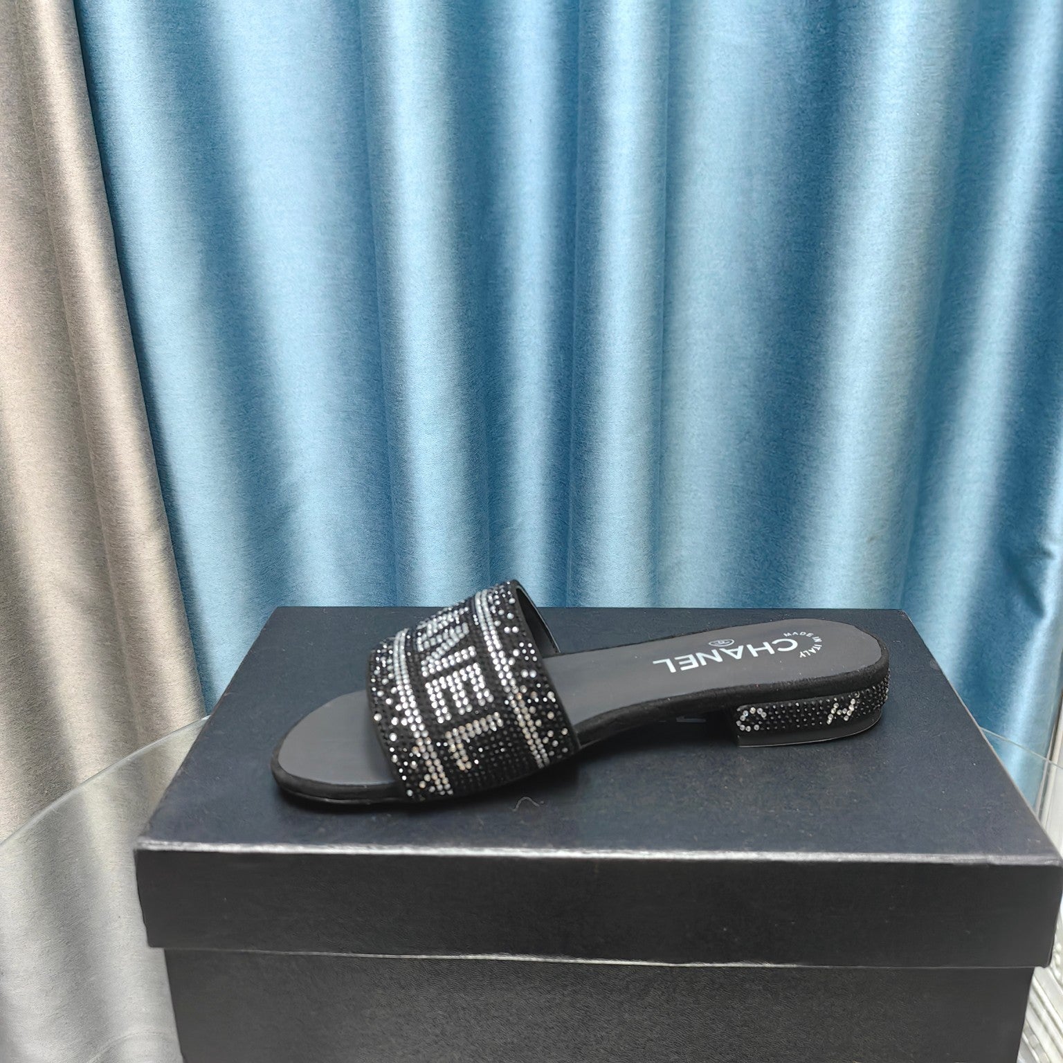 BLACK CRYSTAL SLIDES