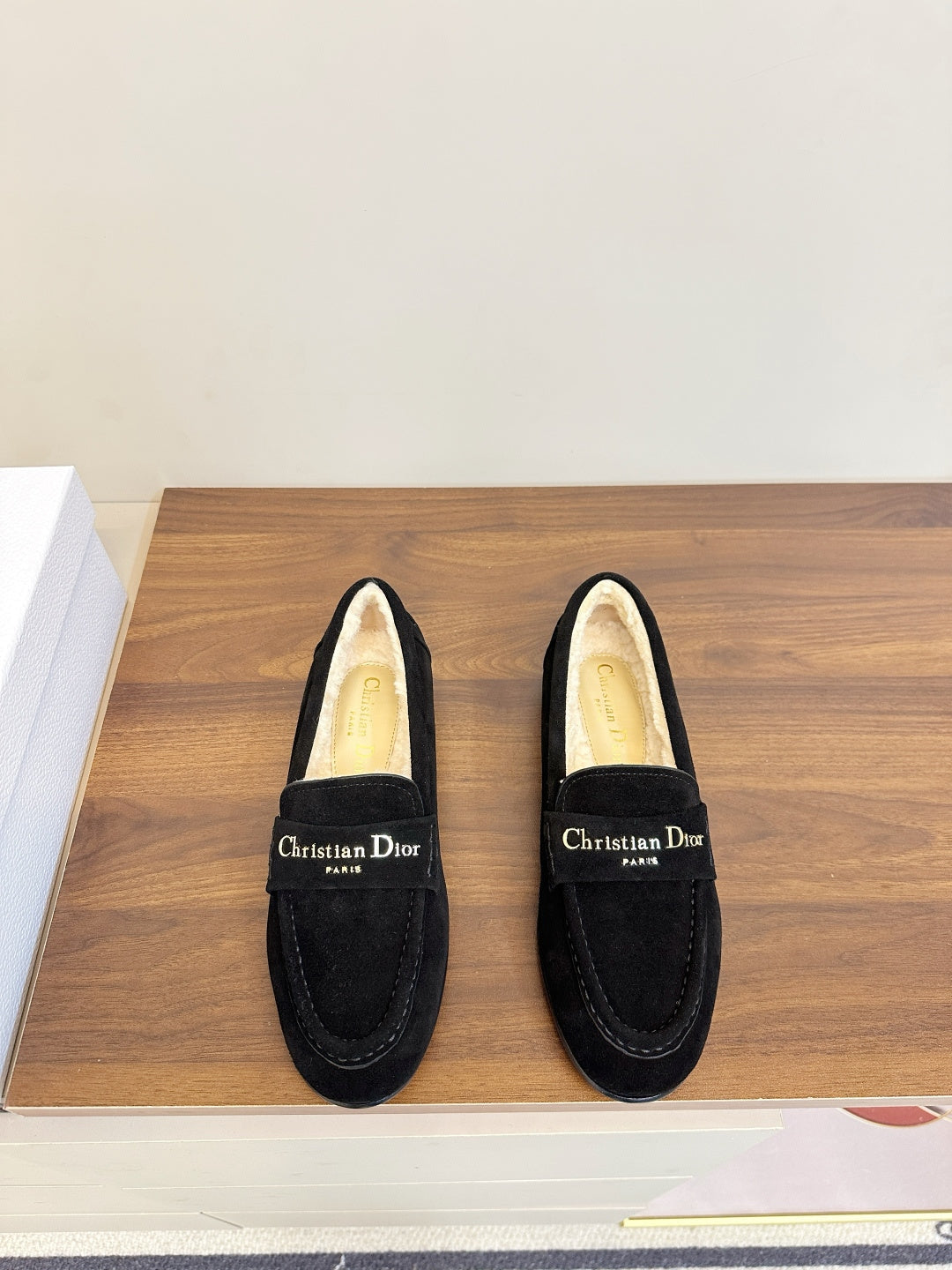 SCHWARZE WILDLEDER-LOAFER MIT FELLFUTTER