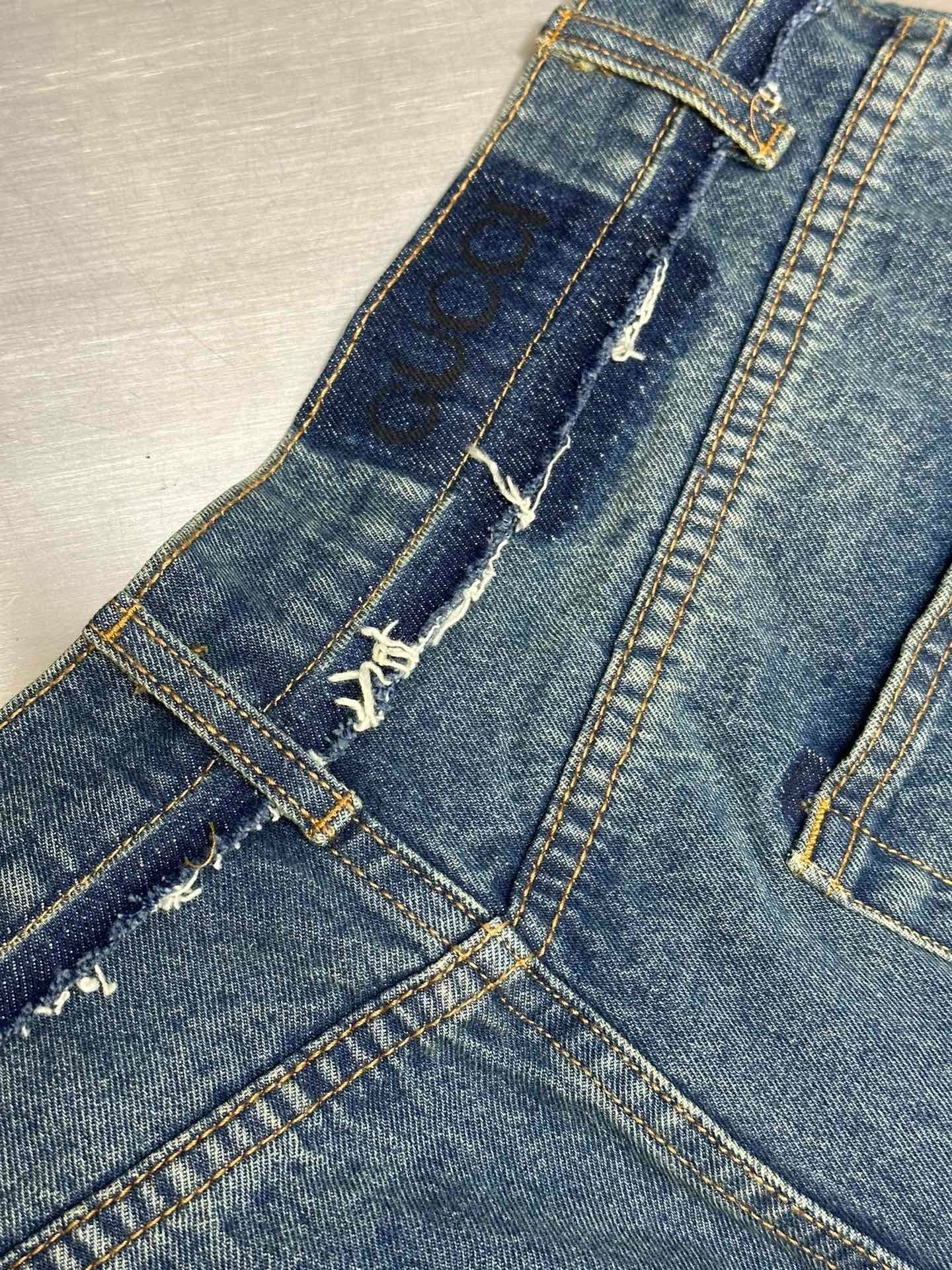 HIGH-WAIST RAW EDGE DENIM SHORTS