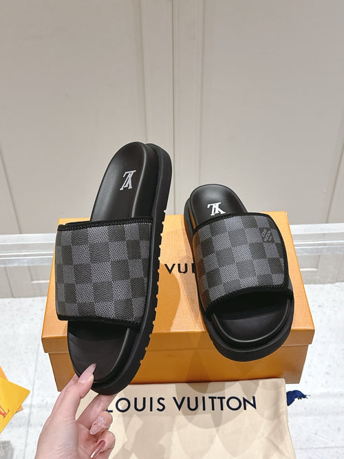 BLACK CHECKERED SLIDE SANDALS