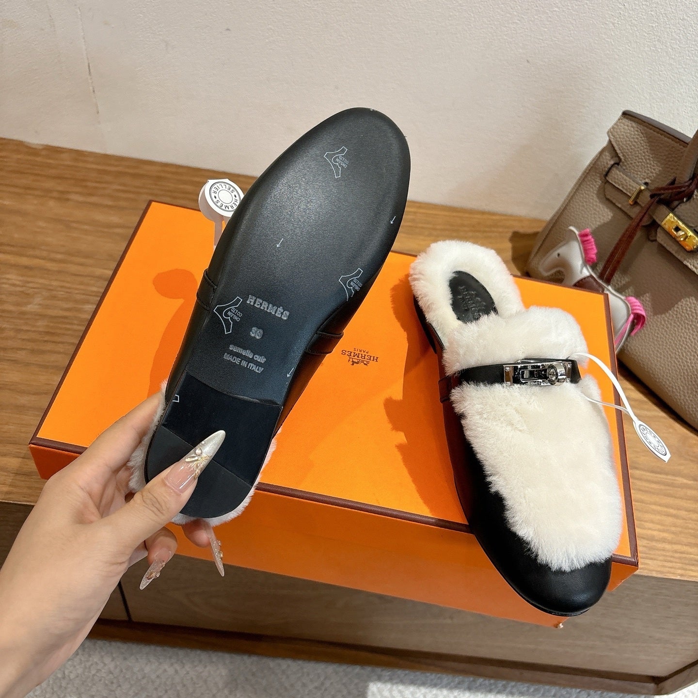 BLACK FAUX FUR LEATHER MULE SLIPPERS