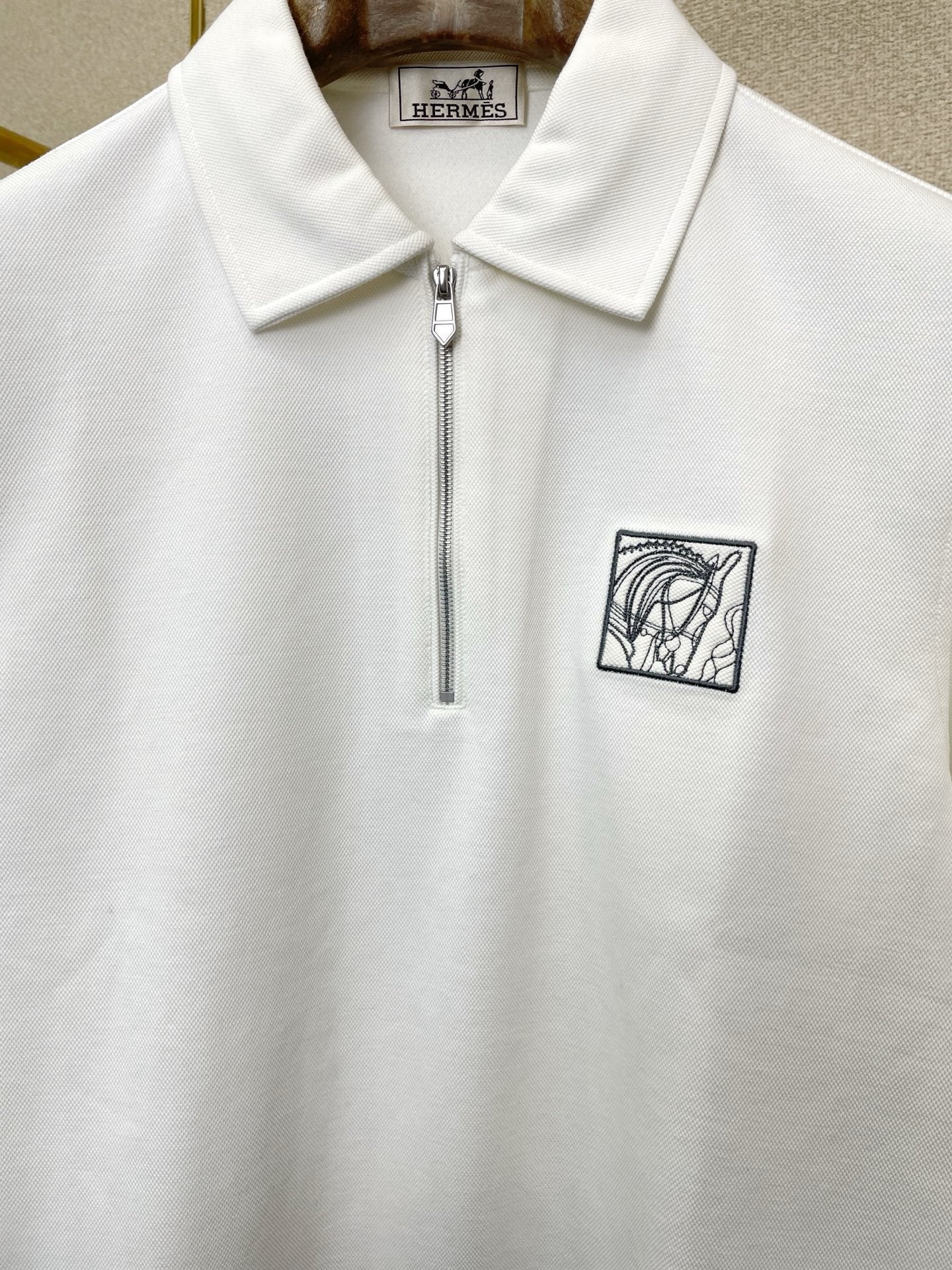 HALF ZIP COLLARED SWEATSHIRT WITH EMBROIDERED DETAIL