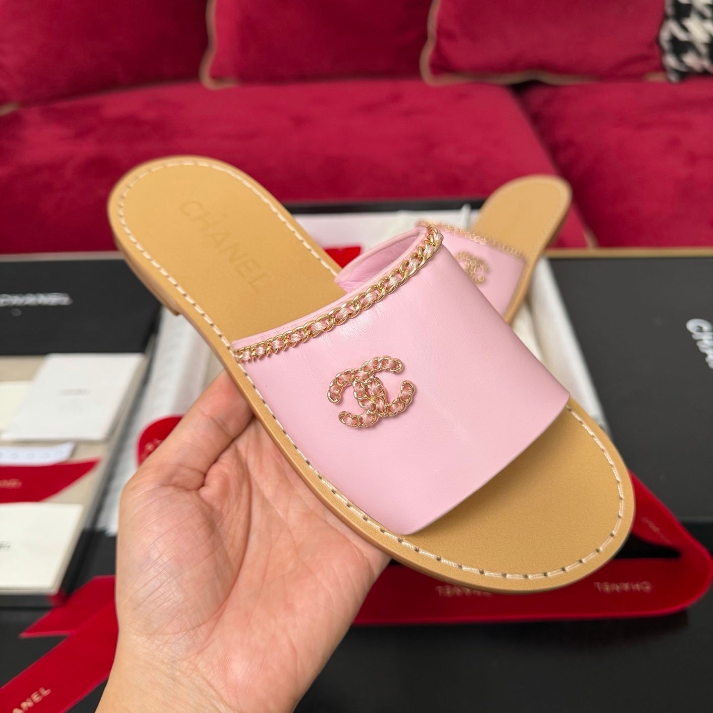 CHAIN LOGO FLAT SLIDE SANDALS