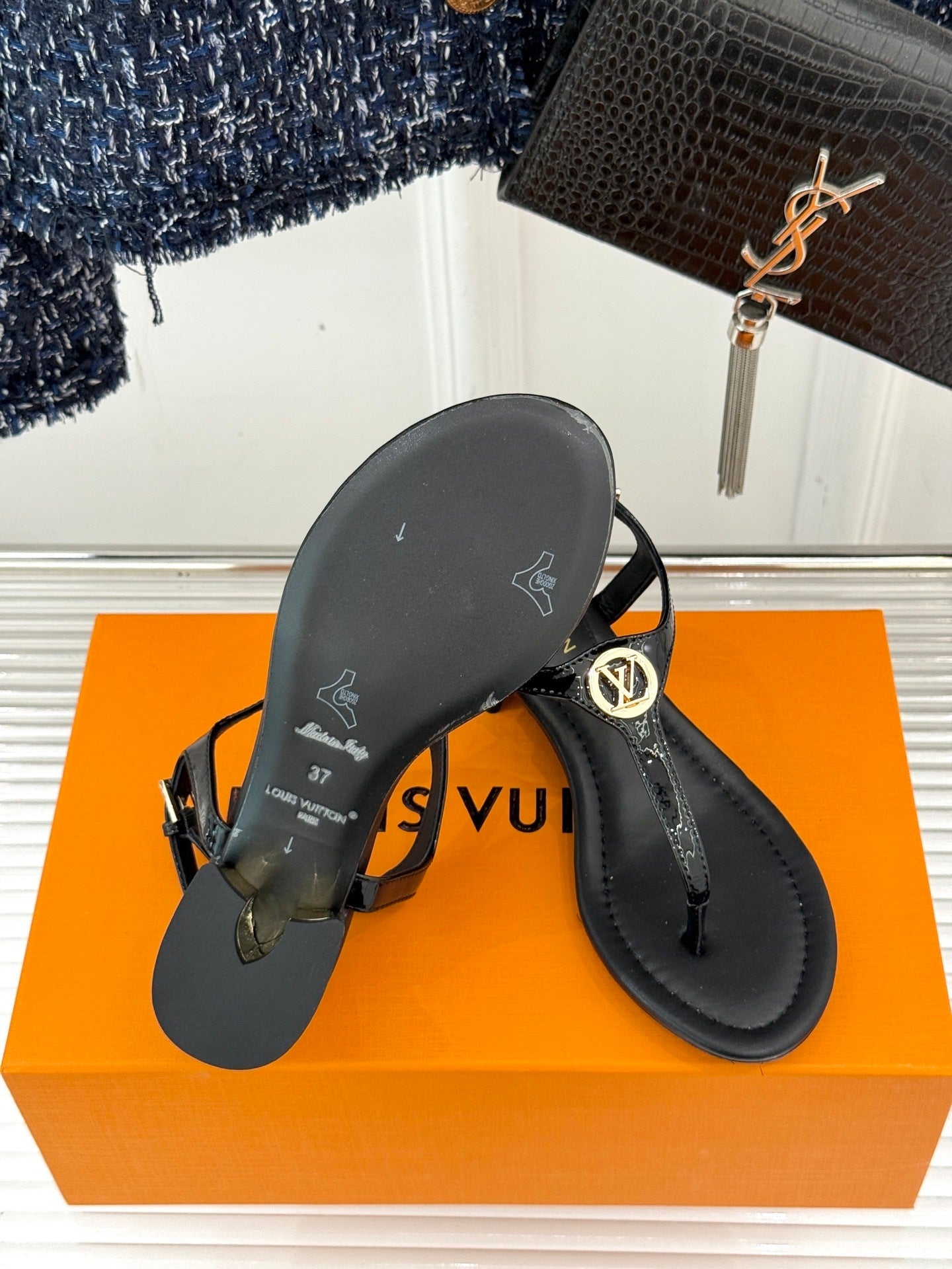 PATENT T-STRAP MEDALLION SANDALS – BLACK