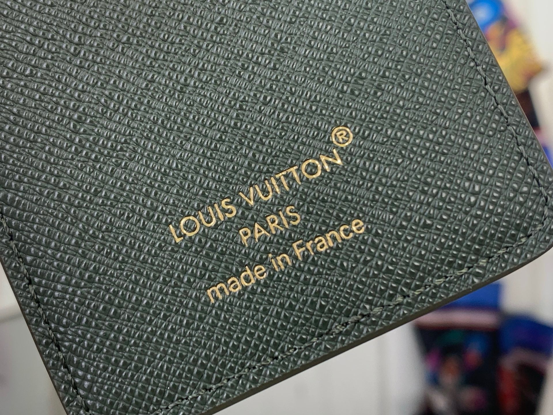 V-DETAIL CARD HOLDER