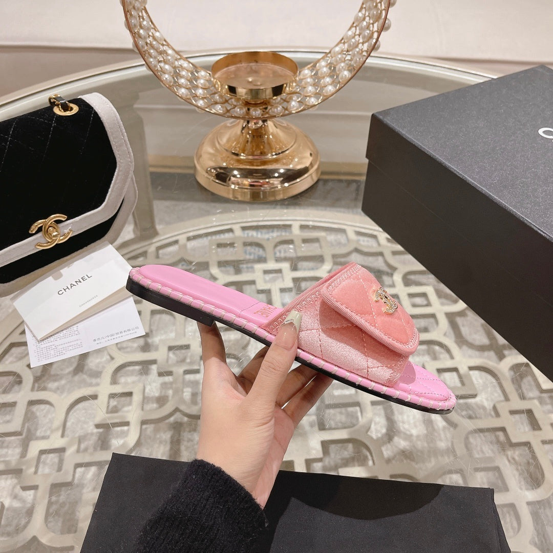 PINK QUILTED SLIDES