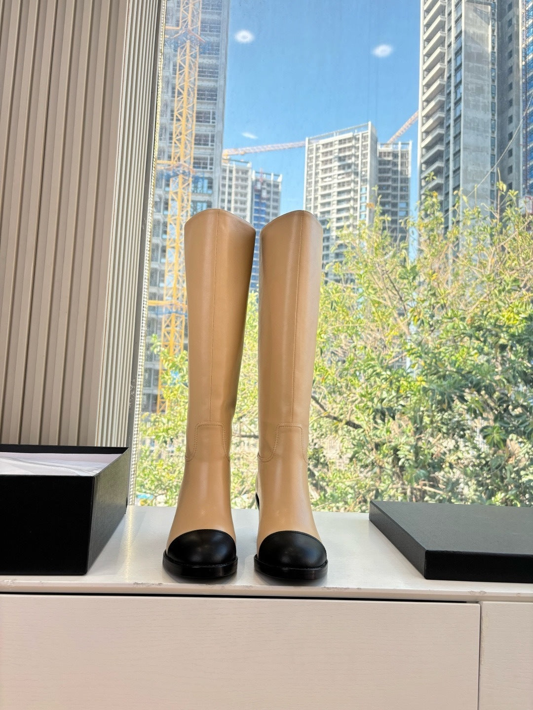 BEIGE LEATHER KNEE-HIGH BOOTS WITH BLACK CAP TOE AND BLOCK HEEL