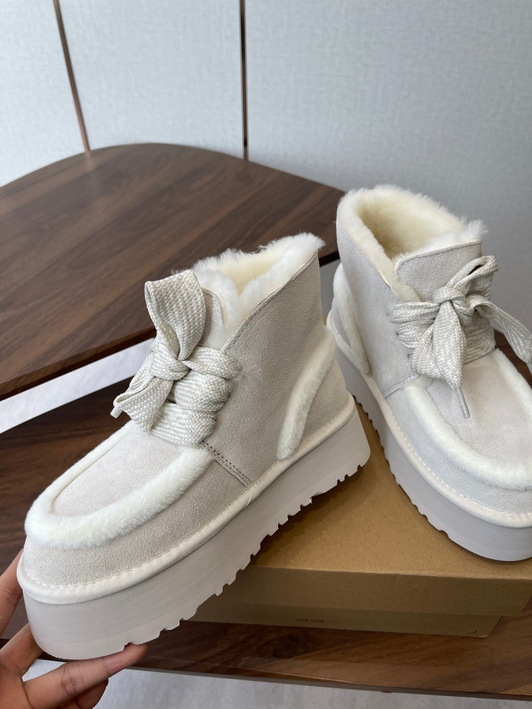 COZY PLATFORM BOOTS – CREAM