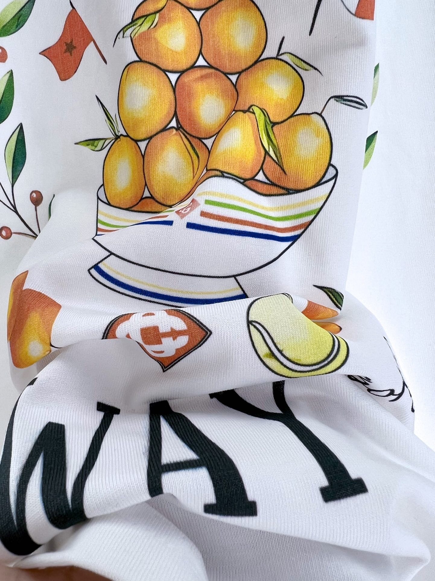 ORANGE GRAPHIC T-SHIRT