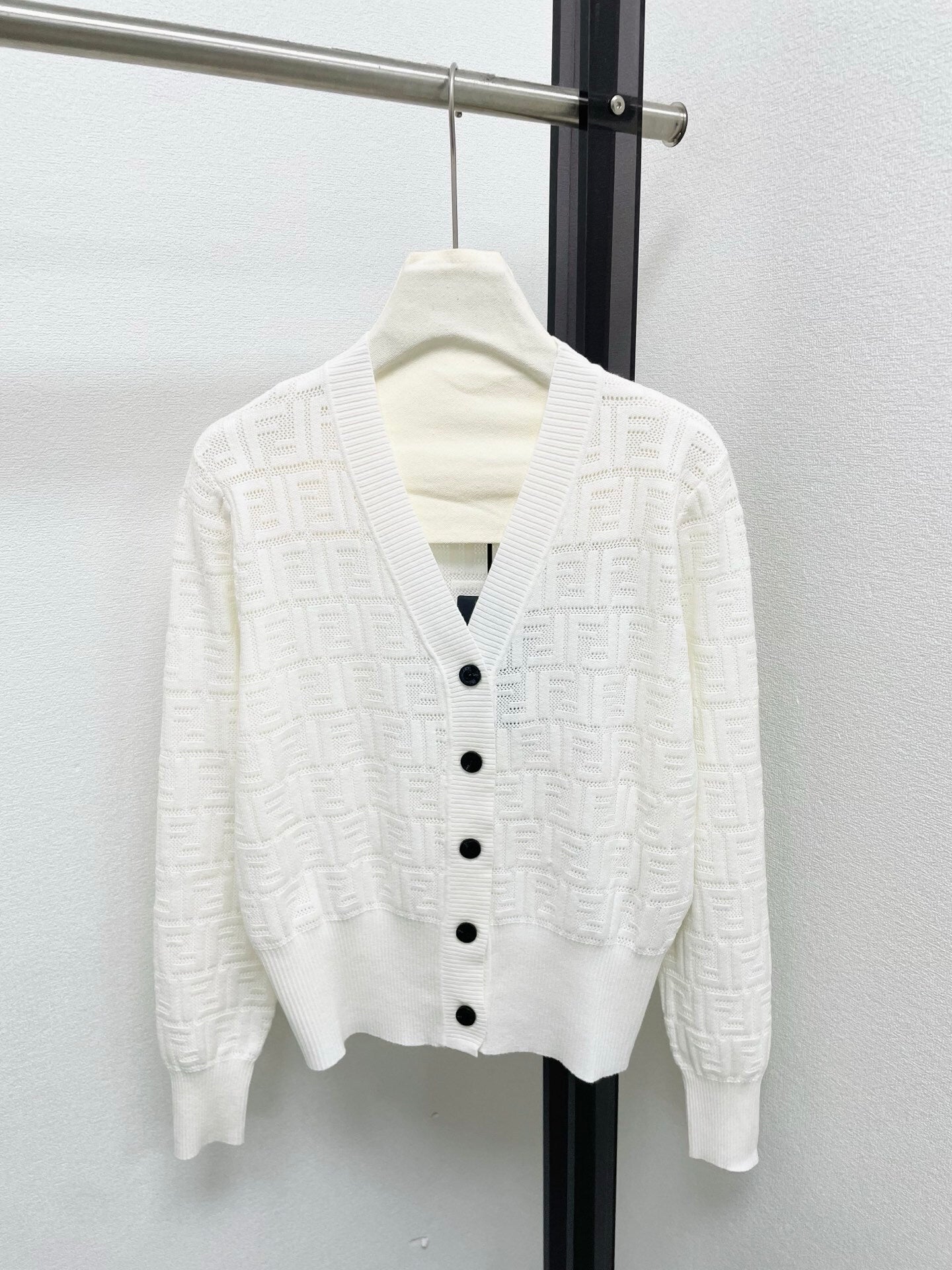 V-NECK KNIT CARDIGAN