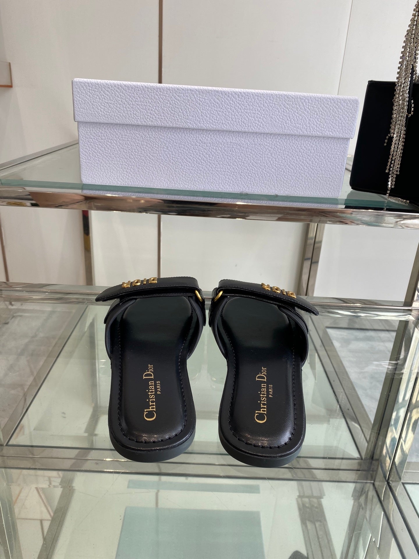 BLACK LOGO STRAP FLAT SLIDES