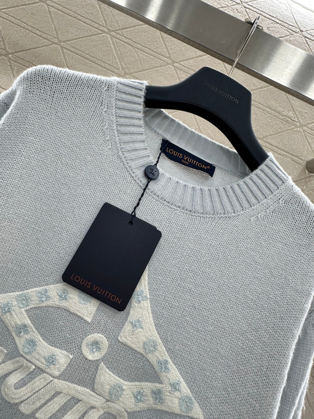 EMBOSSED GRAPHIC CREWNECK KNIT SWEATER