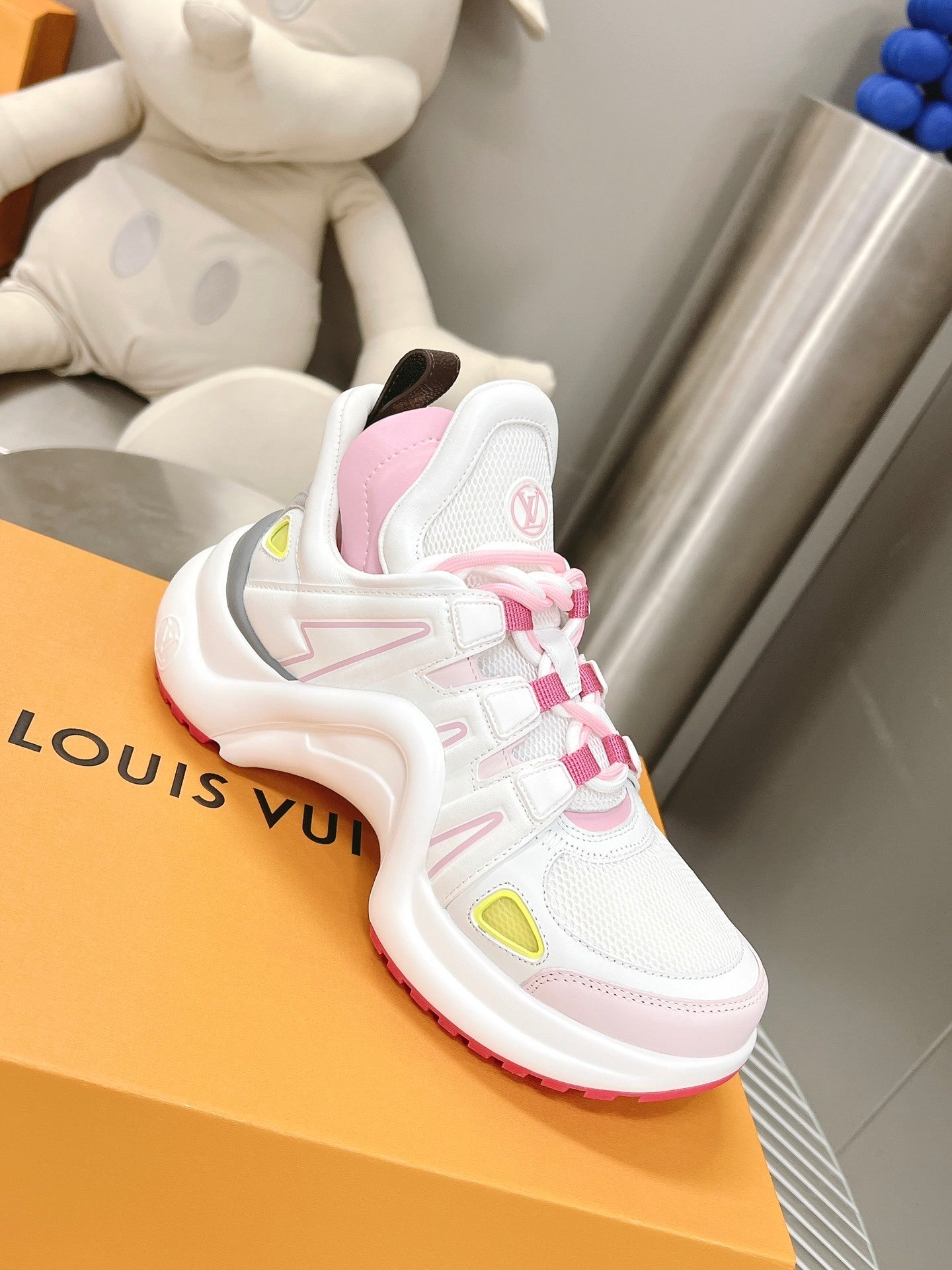 WHITE PINK SPORT SNEAKERS