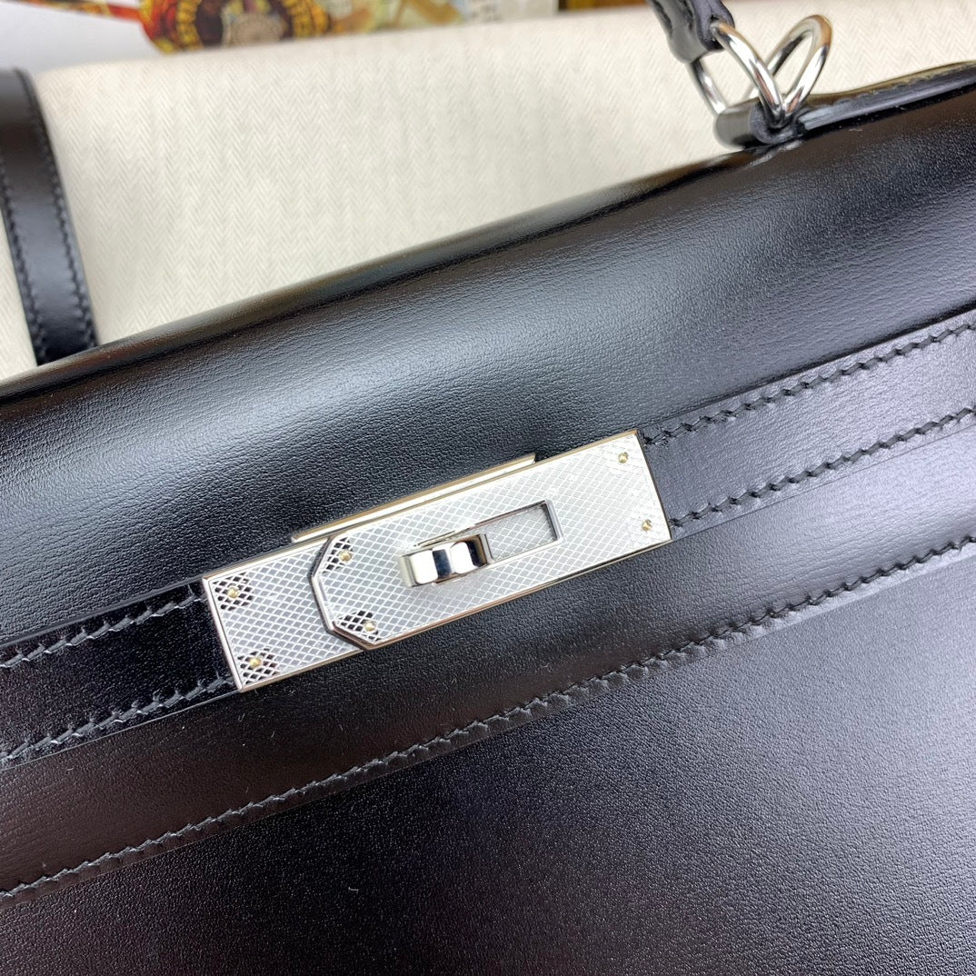 LUXURY BLACK LEATHER TOP HANDLE HANDBAG
