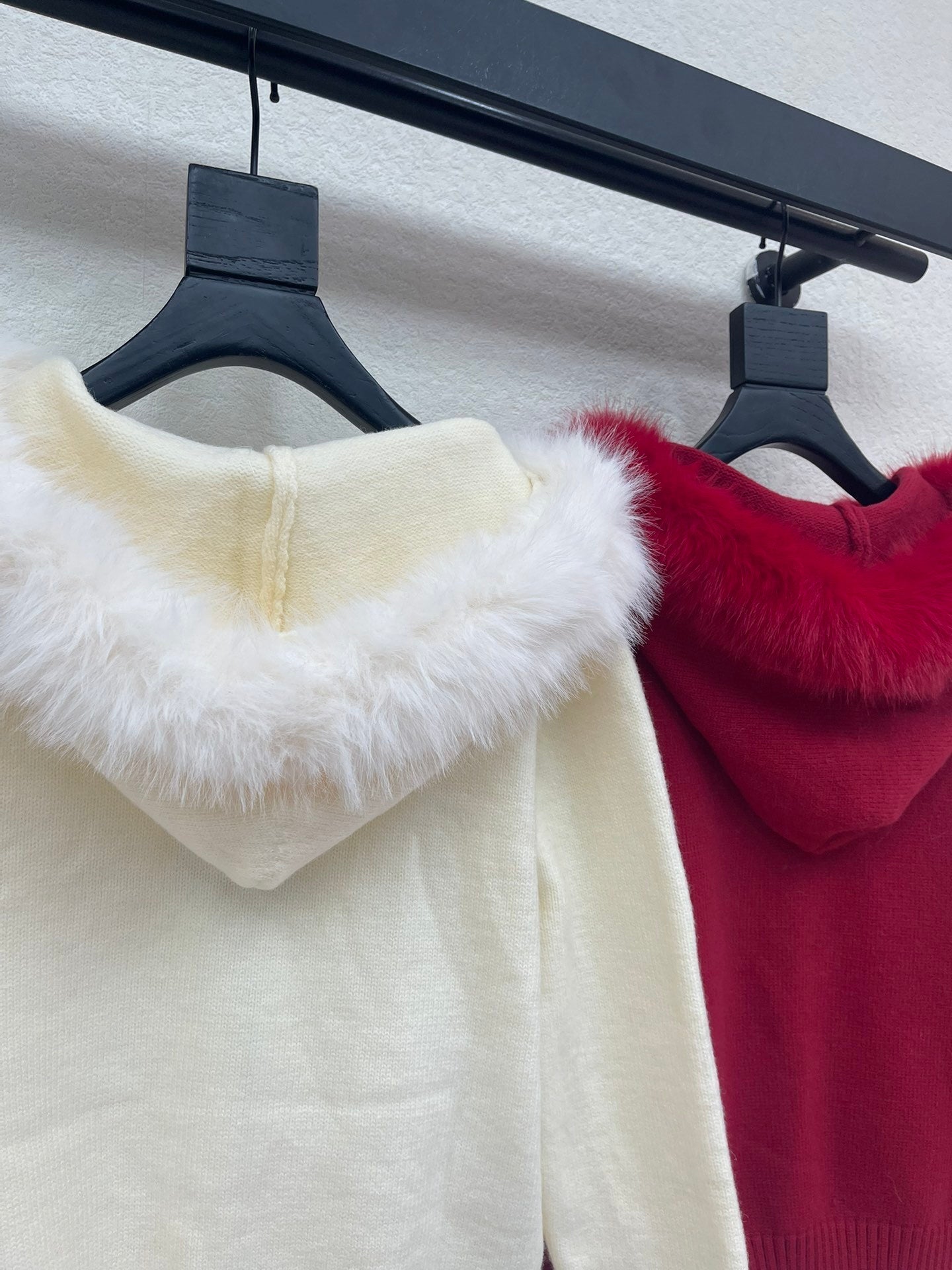 EMBOSSED KNIT ZIP HOODIE WITH FUR TRIM