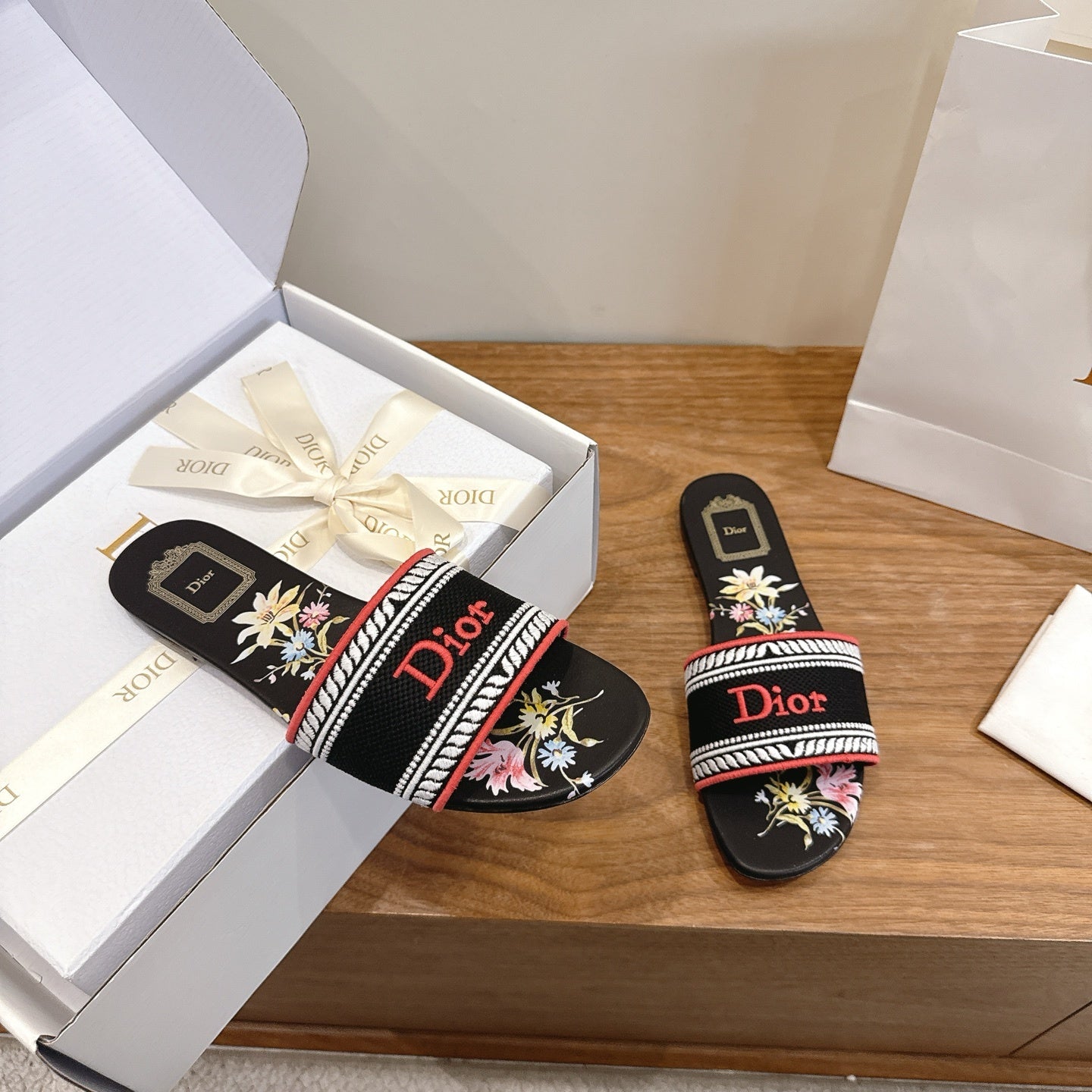 BLACK FLORAL LOGO STRAP SLIDE SANDALS
