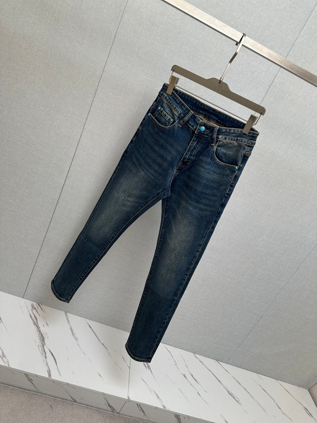 DARK BLUE DENIM JEANS WITH PATTERNED BACK POCKET DETAIL