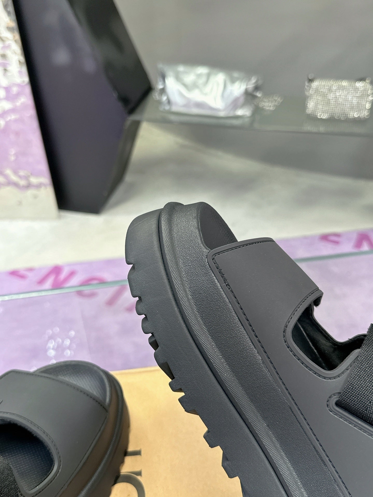 PLATFORM SANDALS – BLACK