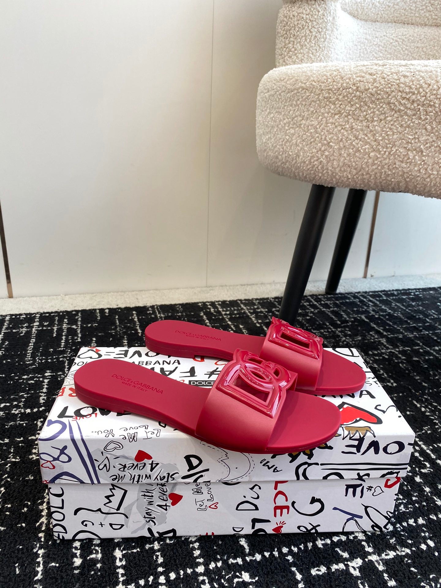 HOT PINK LOGO RUBBER SLIDES