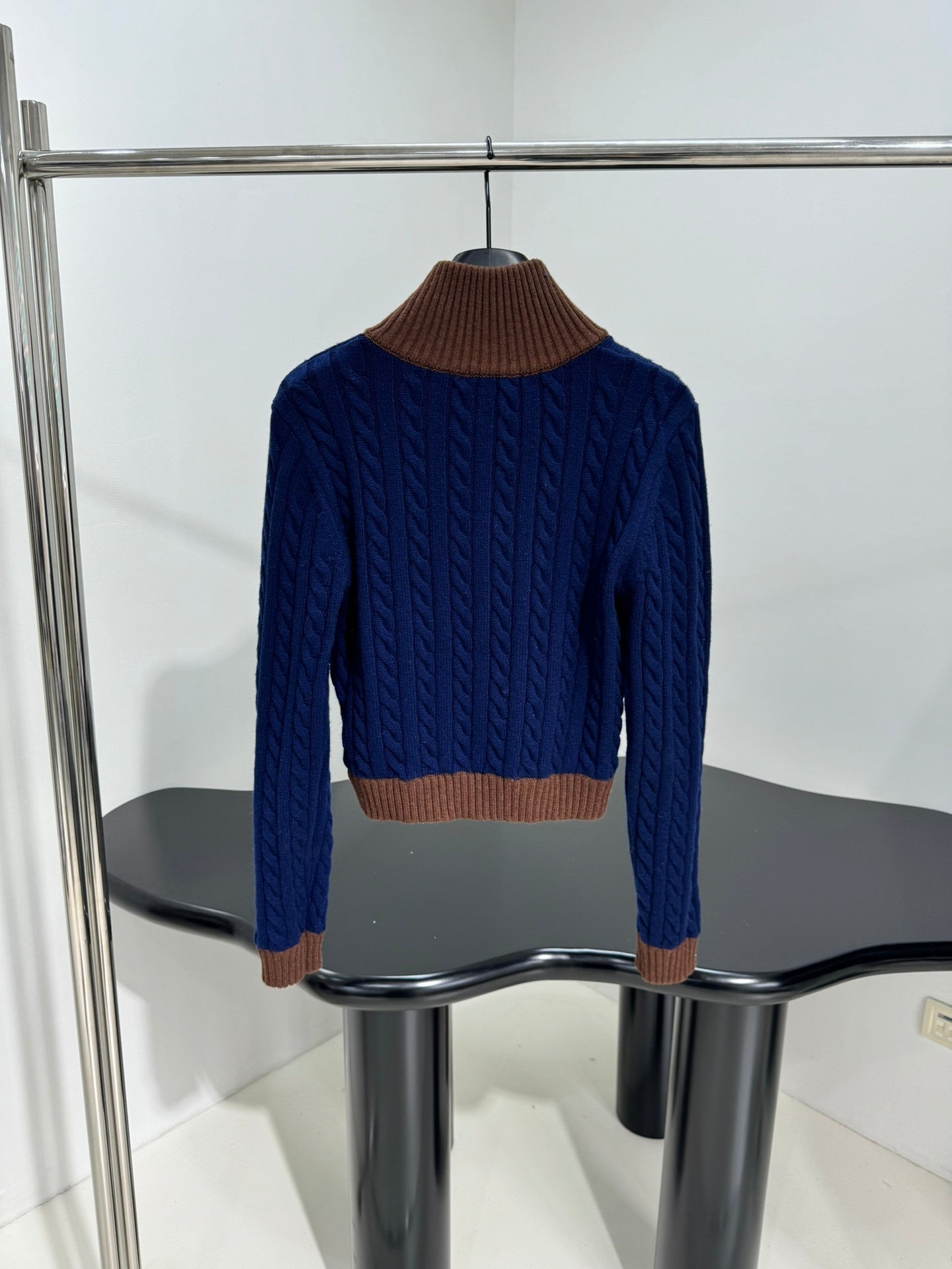 CABLE KNIT ZIP-UP SWEATER