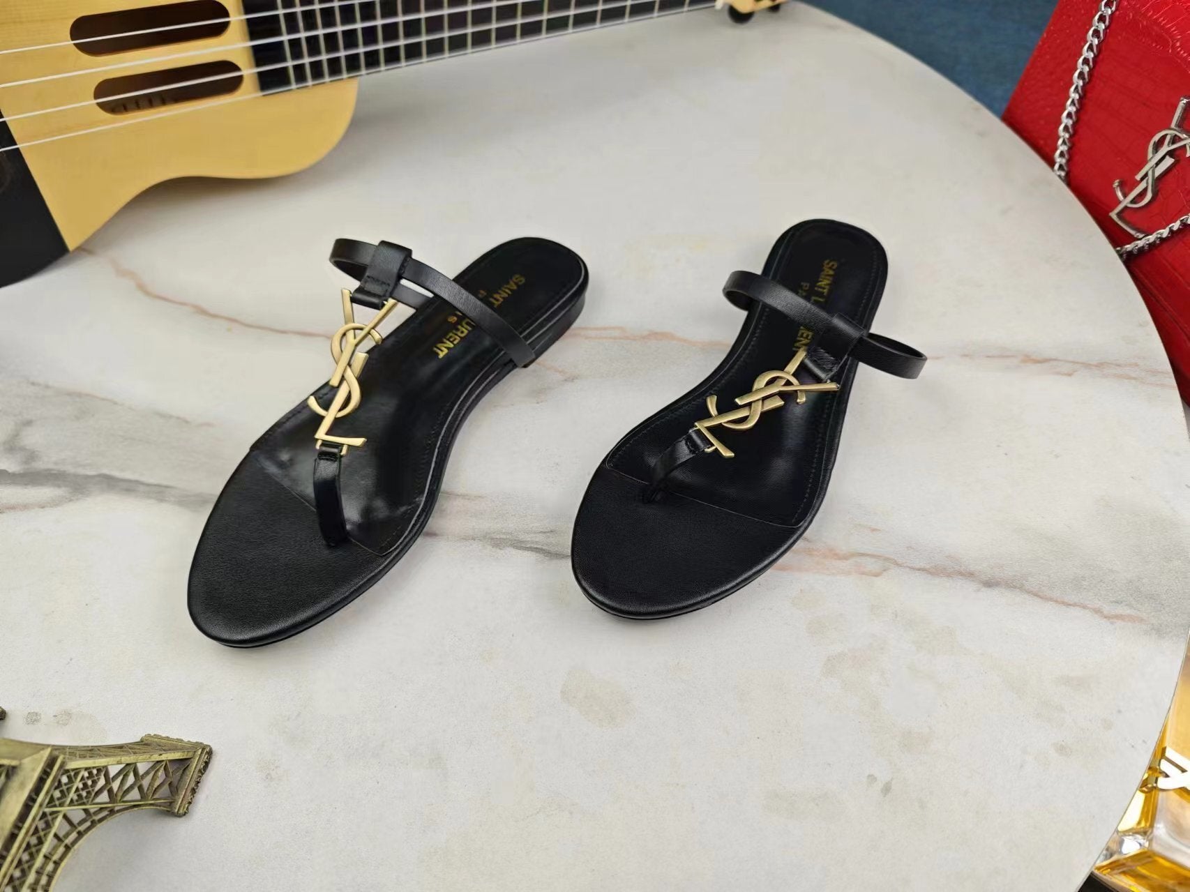 BLACK FLAT SANDALS WITH GOLD ACCENT