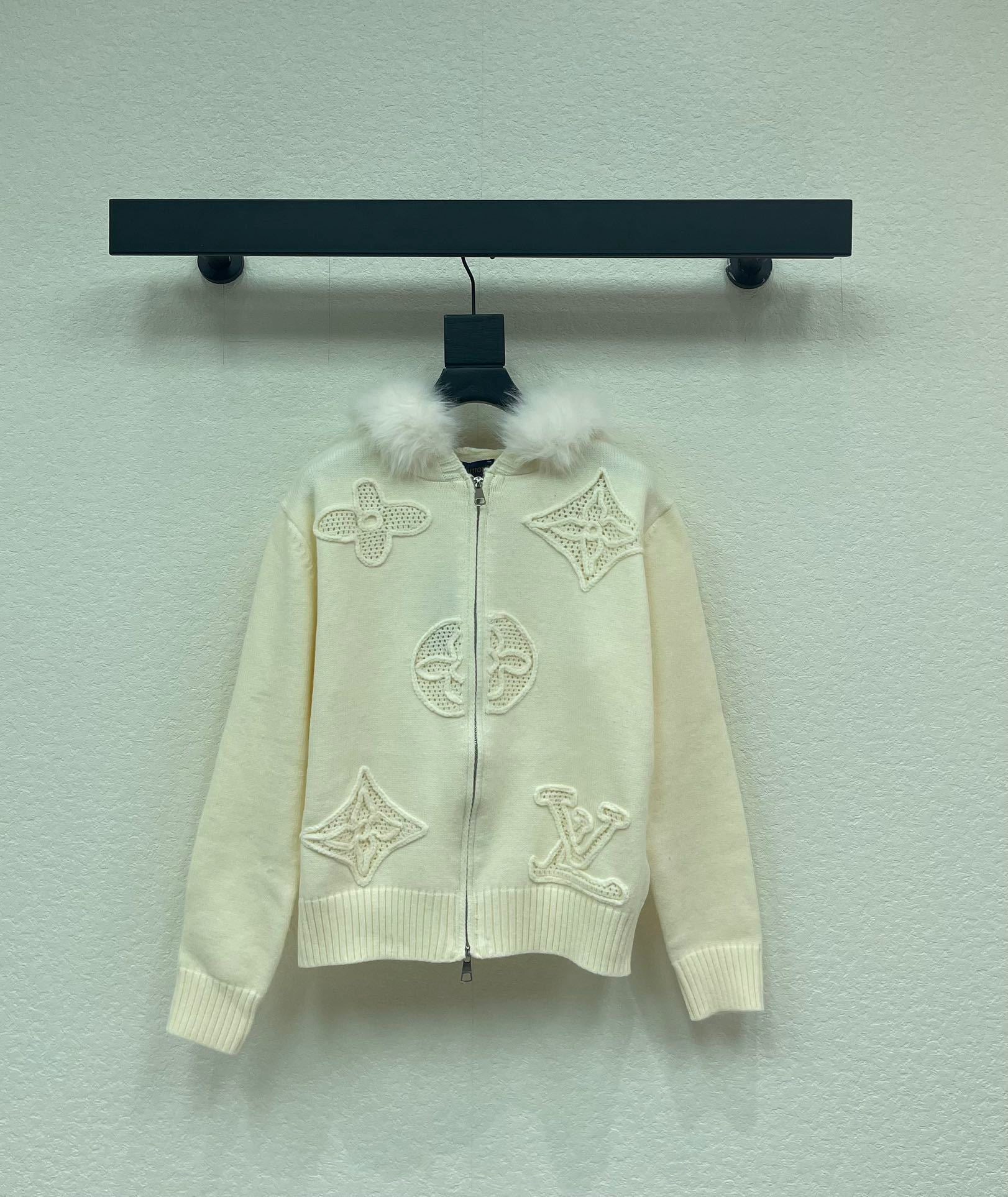 EMBOSSED KNIT ZIP HOODIE WITH FUR TRIM