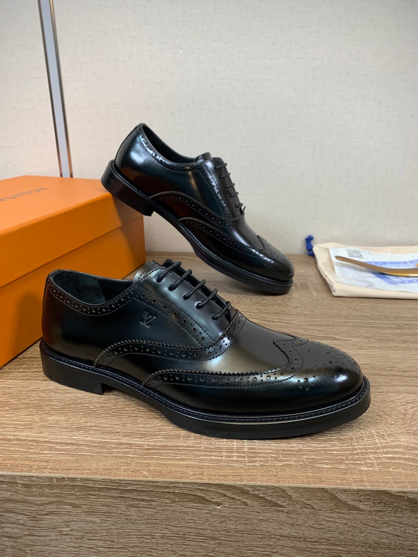 CLASSIC BLACK LEATHER BROGUE DRESS SHOES