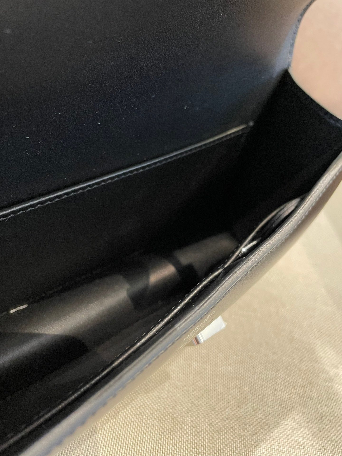 BLACK SMOOTH STRUCTURED CROSSBODY BAG