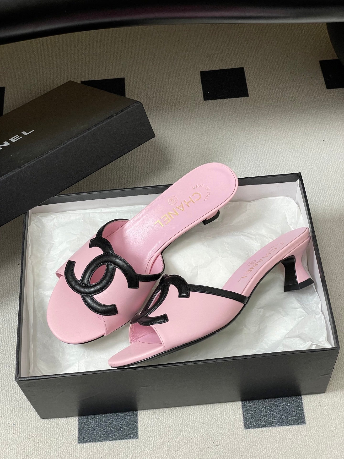 PINK LOW HEEL MULE SANDALS