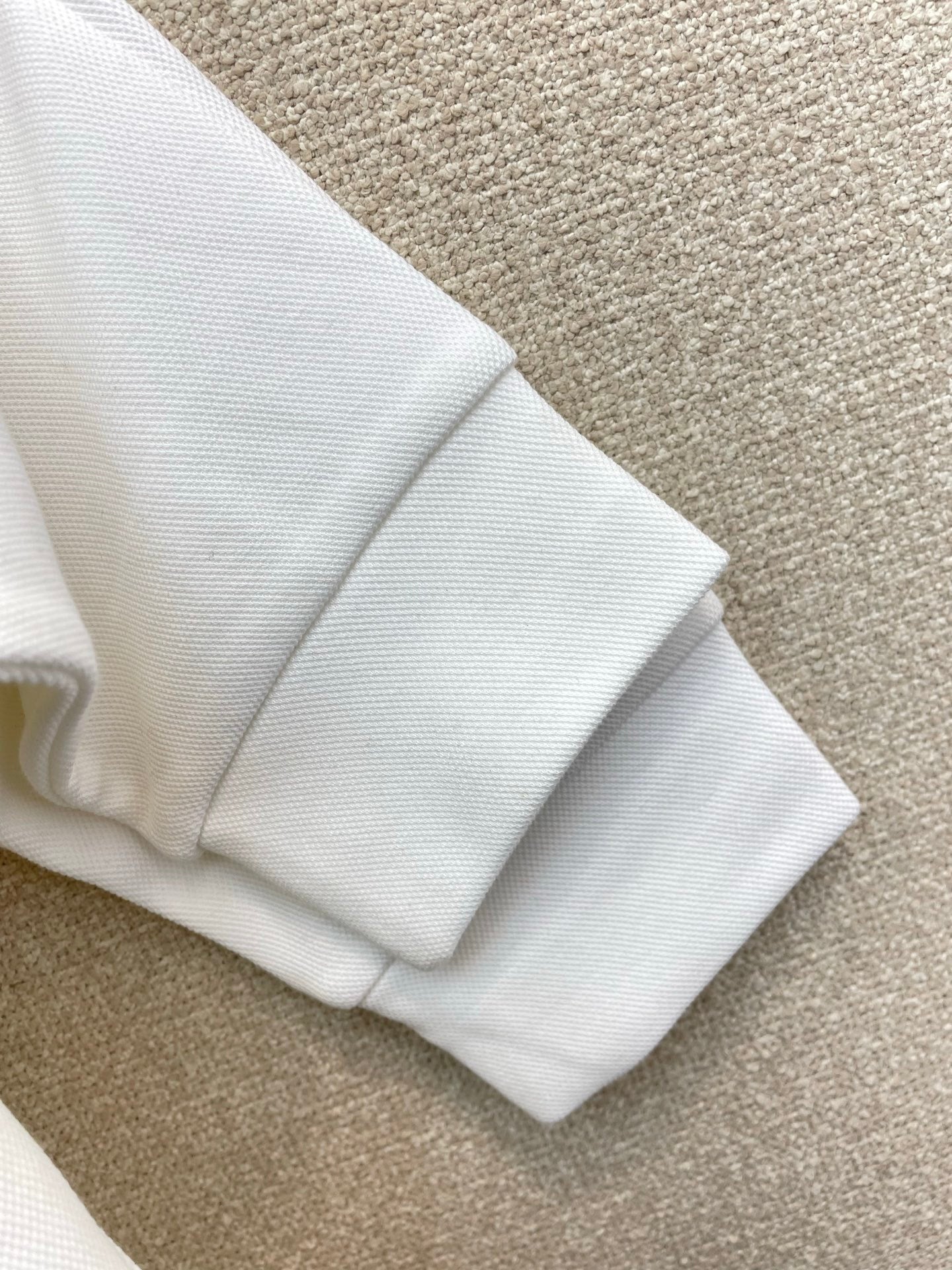 HALF ZIP COLLARED SWEATSHIRT WITH EMBROIDERED DETAIL