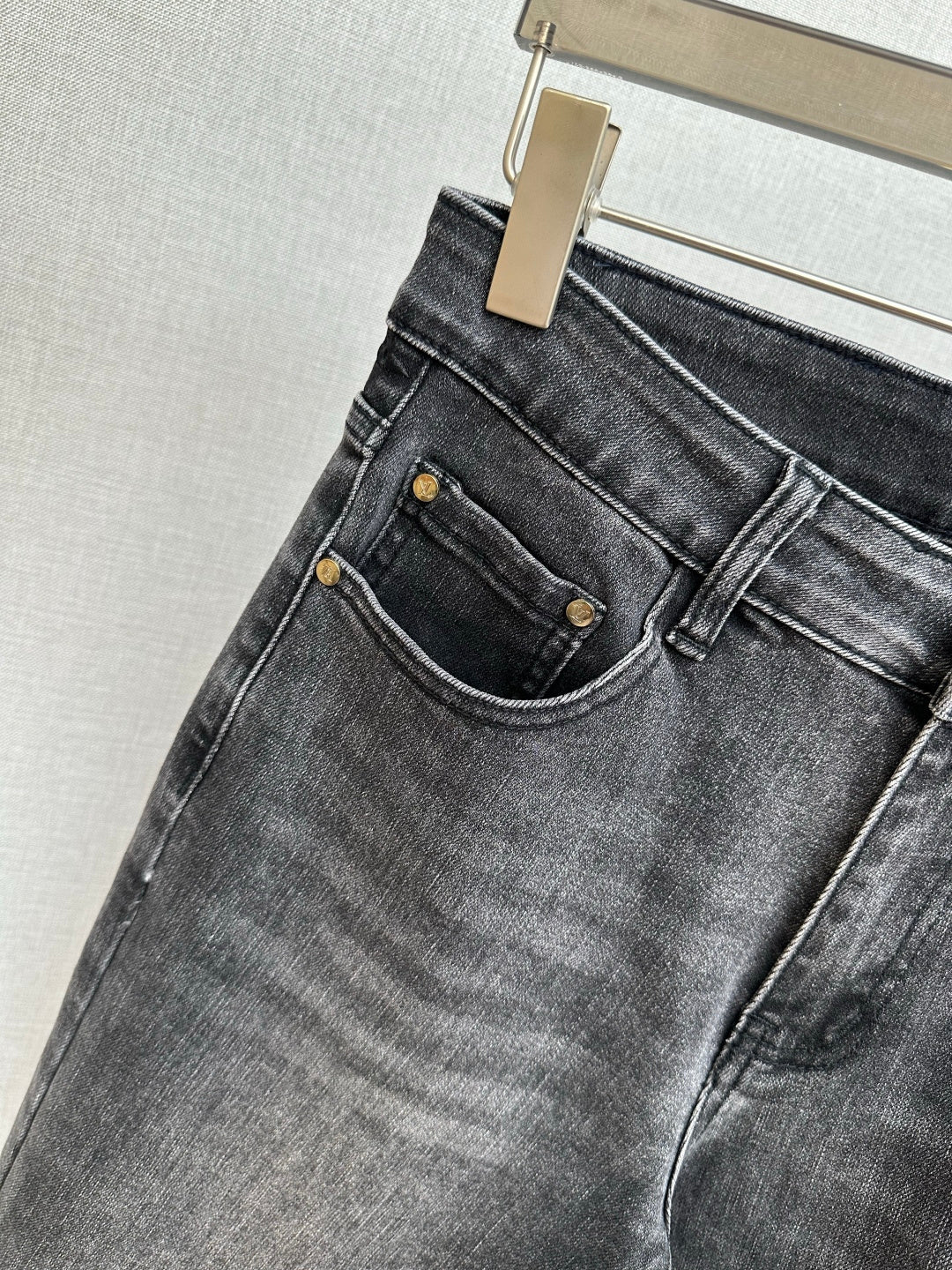 BLACK DENIM JEANS WITH EMBROIDERED BACK POCKET DETAILS