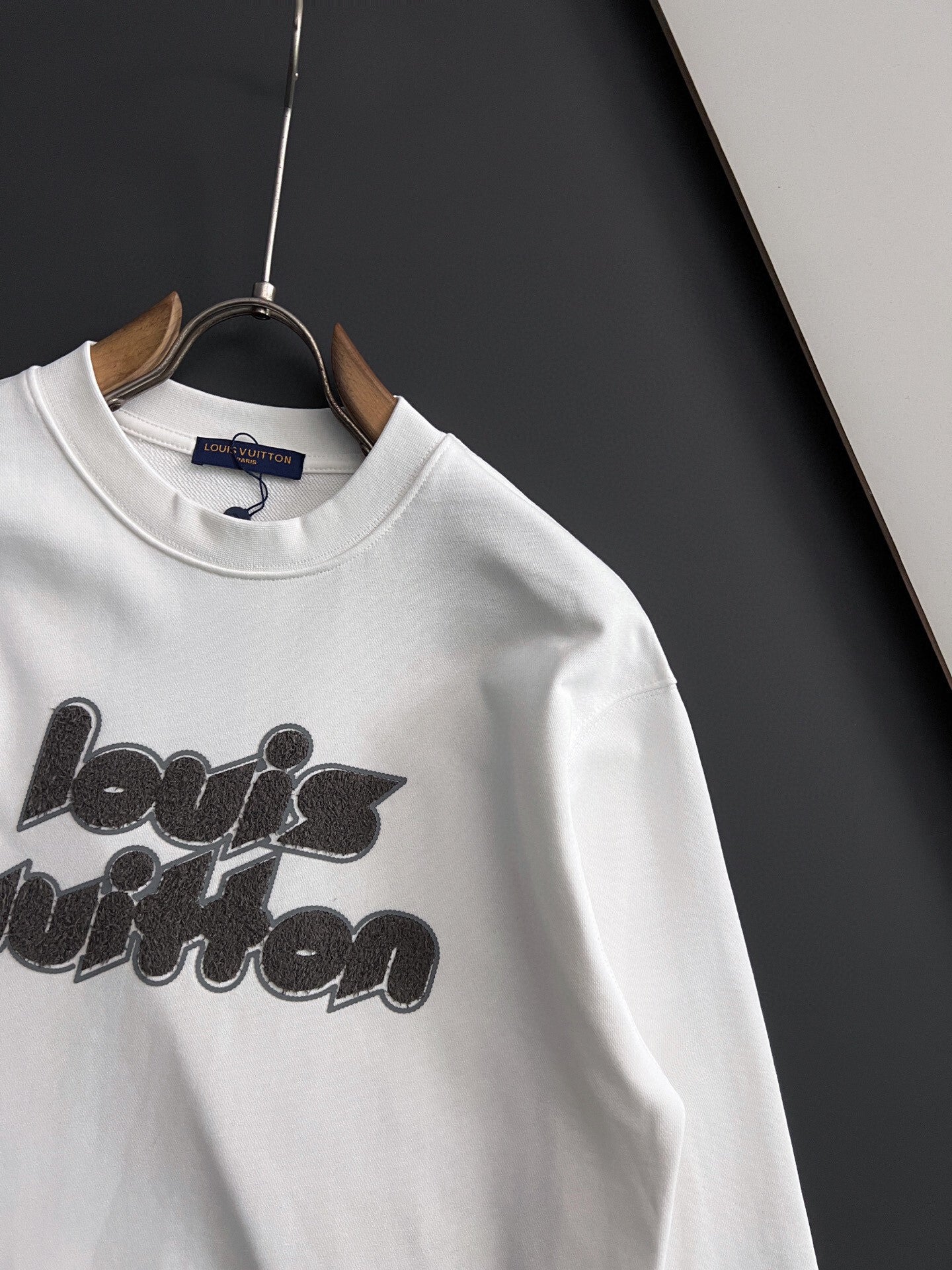 WHITE COTTON SWEATSHIRT WITH EMBOSSED FRONT GRAPHIC