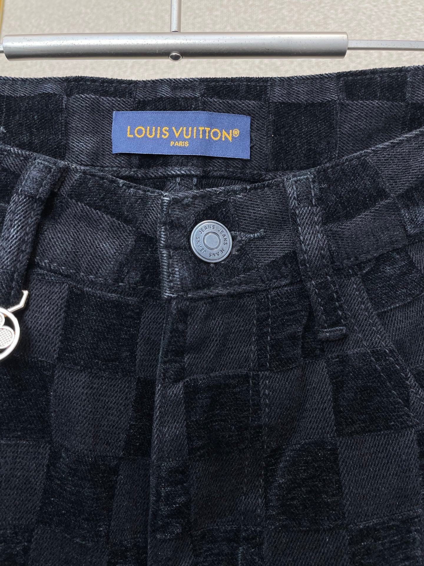 SCHWARZE KARIERTE HOSE MIT GERADEM BEINNEN