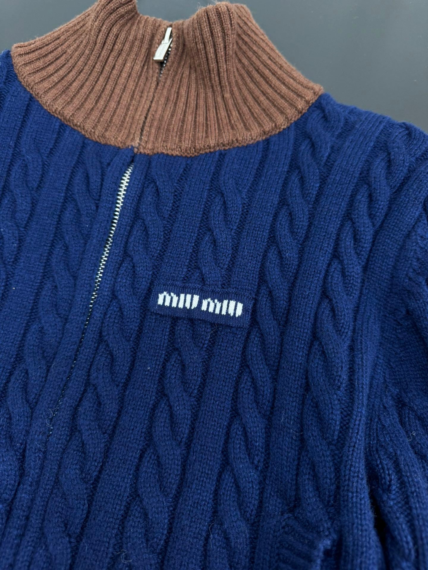 CABLE KNIT ZIP-UP SWEATER