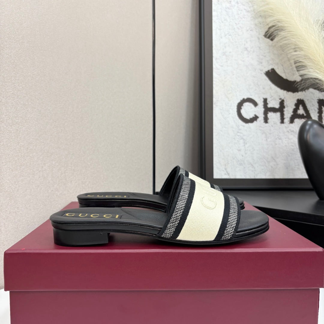 BLACK & BEIGE LOGO WEB SLIDE SANDALS