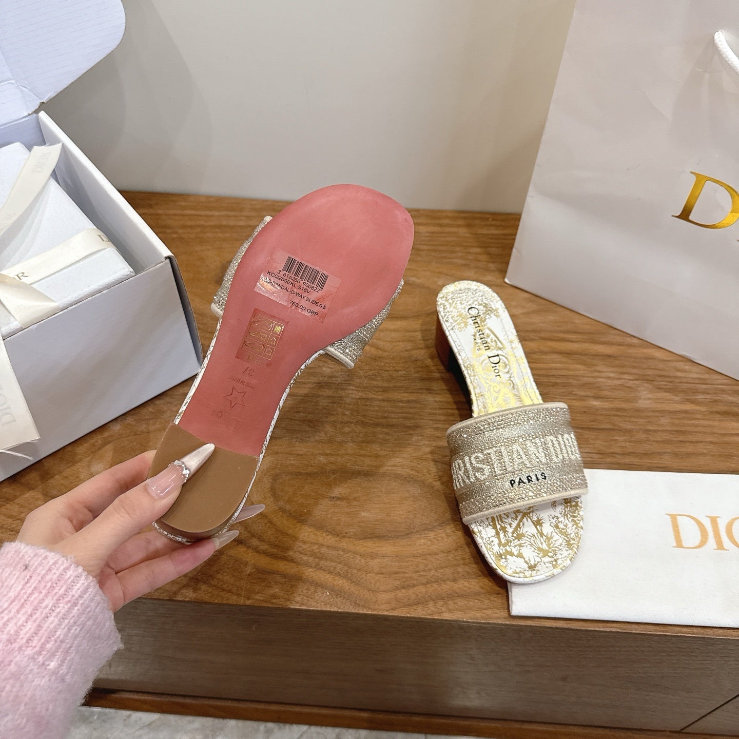 GOLD TOILE PRINT LOGO SLIDE SANDALS