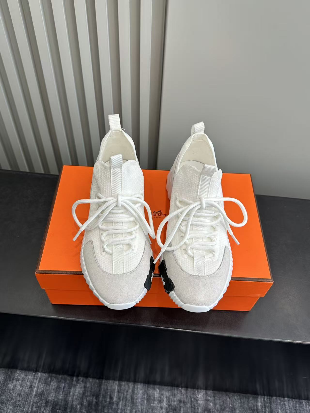 WHITE TECH-KNIT SNEAKERS WITH SUEDE DETAILS & SCULPTED SOLE