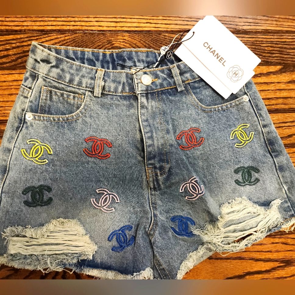 Casual Denim Shorts with Destroyed Finish