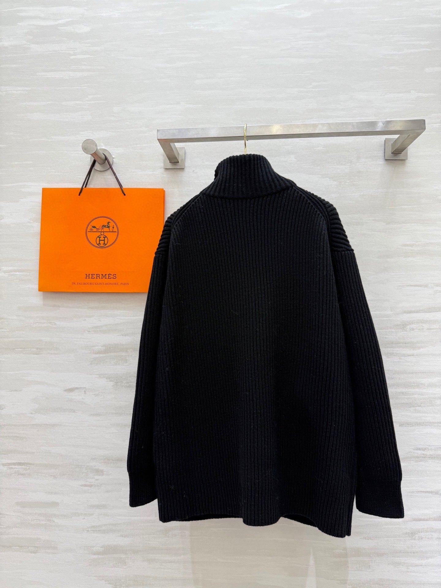 BLACK RIBBED ZIP-UP KNIT JACKET WITH UTILITY POCKETS