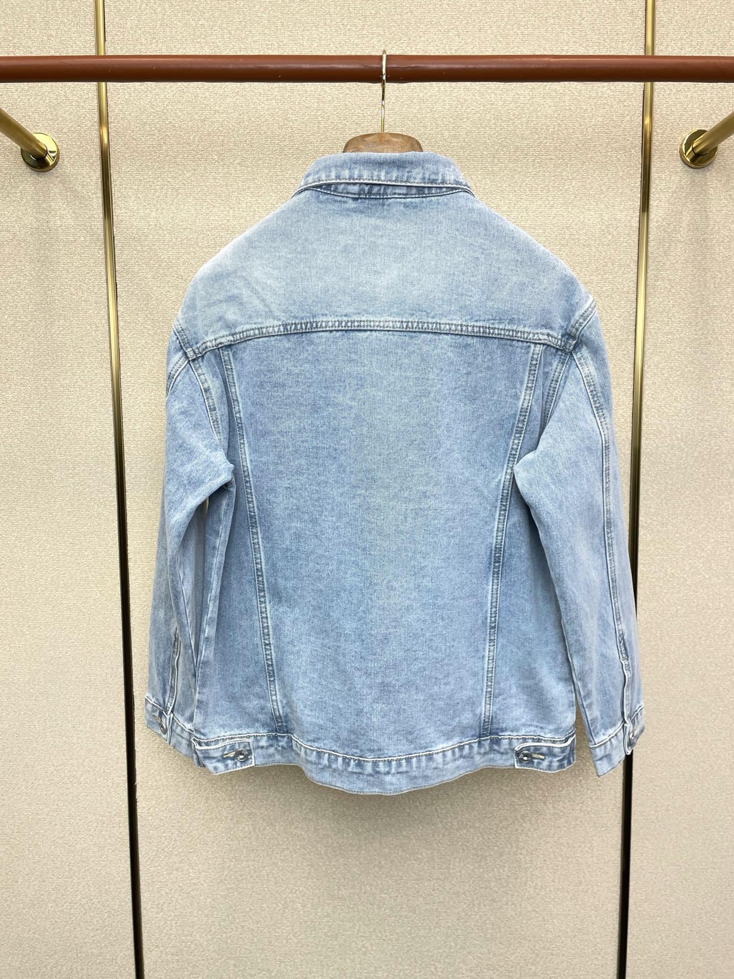 VINTAGE WASH DENIM JACKET WITH CLASSIC BUTTON FRONT