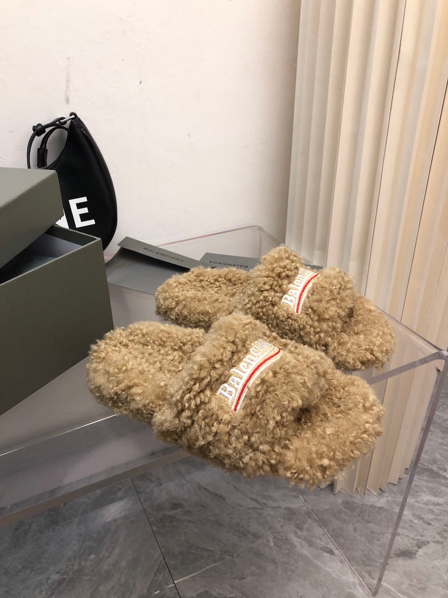 BEIGE FLUFFY COMFORT SLIDES