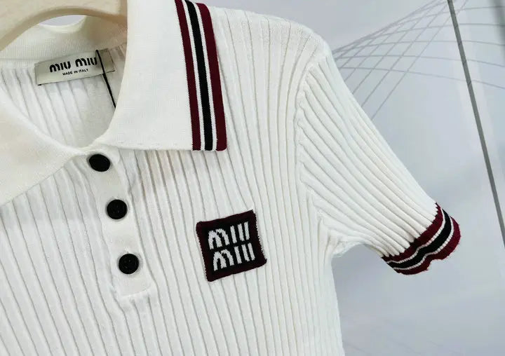 RIBBED LOGO CONTRAST POLO KNIT TOP