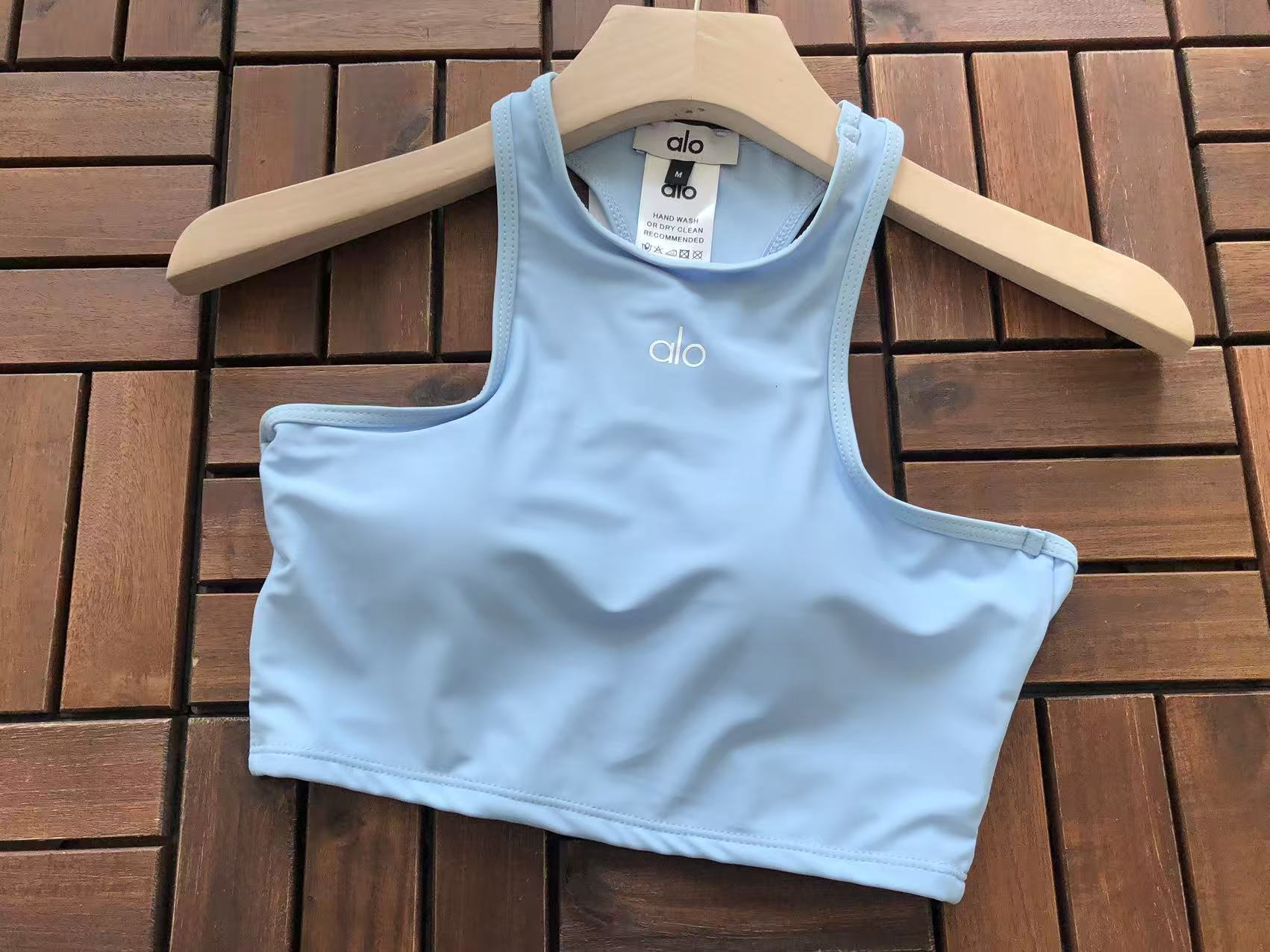 HIGH-NECK SPORTS BRA & HIGH-WAIST LEGGINGS SET