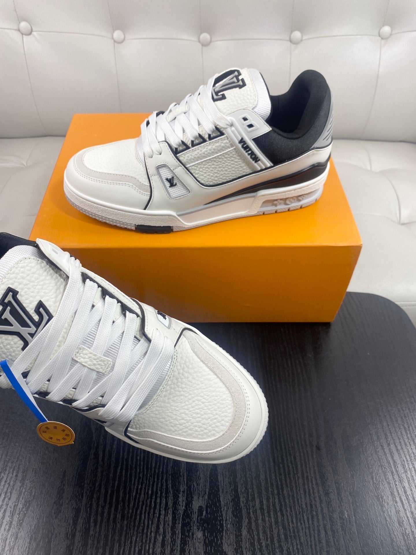 WHITE LOW-TOP SNEAKERS WITH BLACK ACCENTS